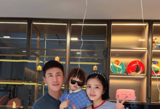 王灿杜淳为女儿庆生，穿条纹衫腹部凸出像怀孕
