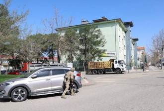 中学校园爆枪响共16伤 攻击者自戕身亡