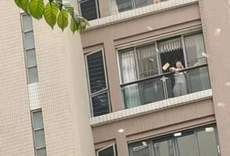 汕头惊现大妈“天女散花” 撒2百万港币引路人疯抢