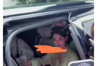 宋祖儿车内遭男粉丝求婚，插手拦车门吓坏人...