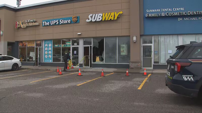 警方在万锦 Subway 餐厅现场取证