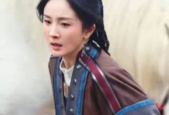 39岁杨幂淡妆演少女，年龄感明显，努力扮嫩还是违和