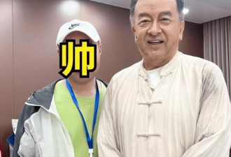 65岁黄宏近况近日曝光，如今走路要人搀扶头发全白