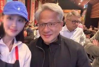 黄仁勋现身美国海底捞 盘点AI教父吃火锅场面