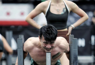 累到怀疑人生! HYROX武汉首秀4000人集体“自虐”