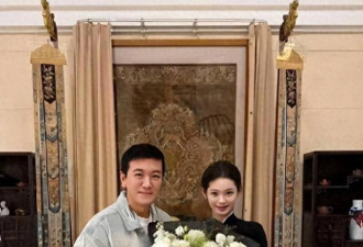 杨子带23岁新女友见91岁母亲，铜钱盆抢镜
