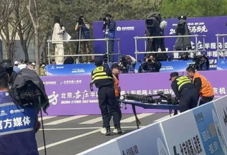 宇树H1半马赛终点“累倒”,工作人员担架紧急处置