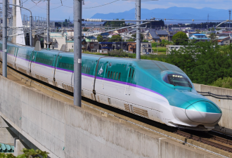 女列车长睡过头 害旅客误点3分钟