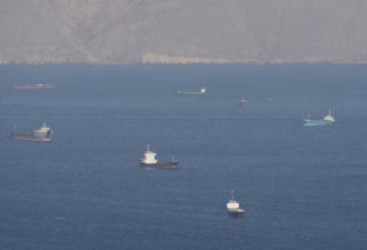 该听谁的？ 伊朗政府说开放 军方却开火