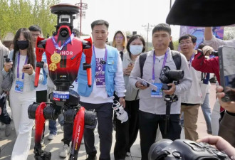 北京半马赛 中国人形机器人战胜人类选手