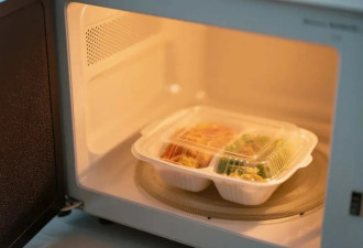 这样用微波炉热菜，相当于在给自己“下毒”！