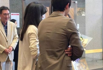宋仲基带老婆看音乐会！发福油腻尽显老态