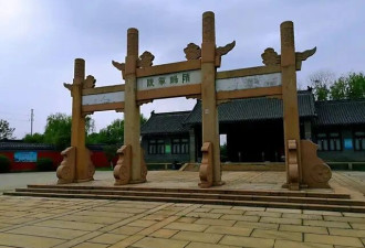 一代暴君死后，为何出现四座墓？