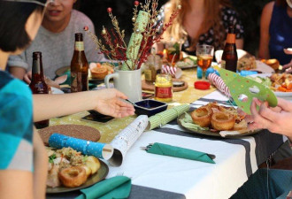 美食达人：一普遍餐桌习惯正伤害美国家庭