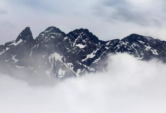 瑞士山顶变直播现场！情侣“亲密行为”全被拍 网友看雪况傻眼