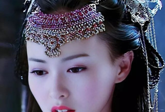 唐嫣火锅店拍戏被偶遇！双眼无神眼袋硕大