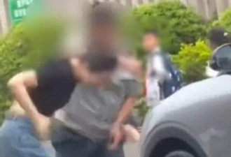 福建女司机脚踹保安后被反手扇一耳光 引发热议