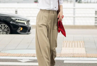 李小冉白衬衫黑框眼镜变麻辣教师、赵露思配牛仔婀娜多姿...论白衬衫的无限可能···