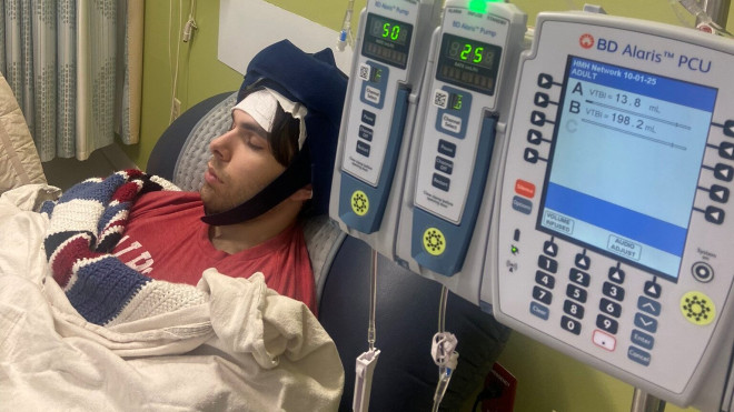 Grayson Domingues 参加美国临床试验，治疗罕见癌症，加拿大已无药可治。图片来源：Mary Kalkanis