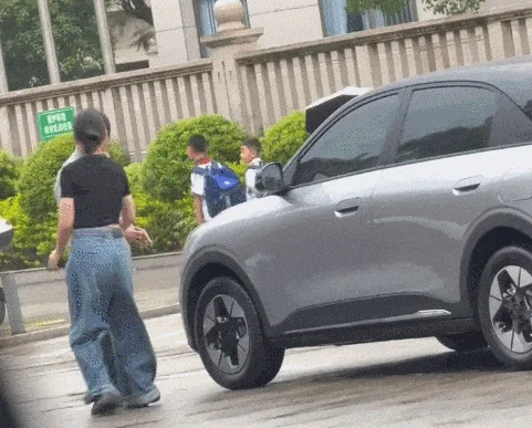 大反转! 福建扇耳光保安真实身份曝 黑历史太离谱