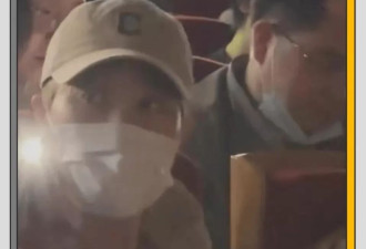 41岁李宇春现身脱口秀现场，如今仍然很接地气