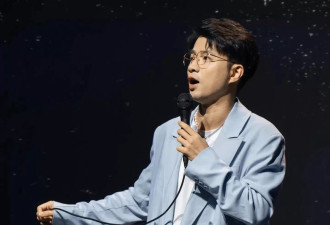 41岁李宇春现身脱口秀现场，如今仍然很接地气