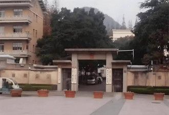 这张百强县破旧大院照片，让多少豪华政府楼脸红