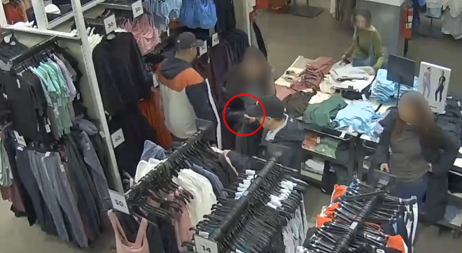 多伦多奥莱购物中心案发现场监控截图