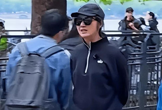 38岁杨千嬅西湖边素颜散步，丁子高穿拖鞋状态松弛