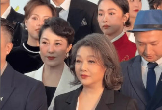 58岁江珊现身活动发福明显，满头白发