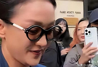 51岁周迅变样：满头白发脸松垮，瘪嘴像老奶奶，无儿无女成遗憾