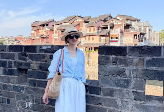 初夏“小白裙”穿搭公式：蓝+白 清爽不挑人