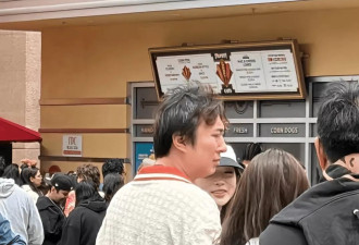 王思聪带女友度假，状态十分糟糕，差点认不出