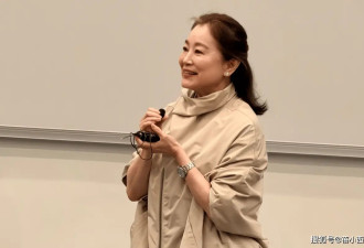 林青霞换了半扎发型减龄30岁，一身卡其色穿搭，美得像换了个人