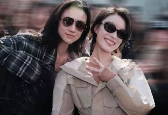 汤唯46岁挺孕肚出席活动，一身黑打扮气质绝佳