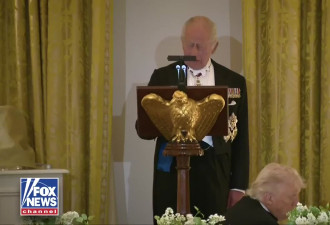 英国王给特朗普送了口钟 国宴上拿火烧白宫开玩笑
