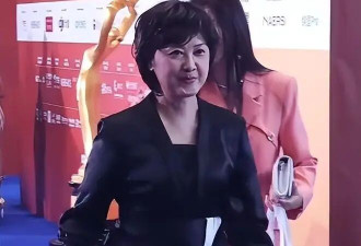 73岁朱琳和60岁林芳兵同框 才知差距有多大