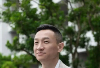 杨威带9岁双胞胎女儿拍大片，46岁养仨娃压力不小，头发白了大半