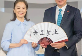 72岁林青霞近况曝光，拒绝医美的她太有气质，以主讲人身份参加活动