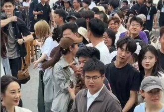 万岁山偶遇明星，伊能静眼袋重、秦昊白发明显