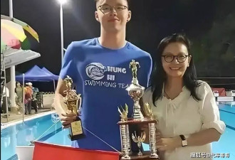 60岁曾华倩：离婚24年，27岁儿子成为她的骄傲