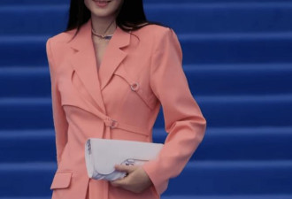 被74岁朱琳惊艳 女儿国国王美了一辈子