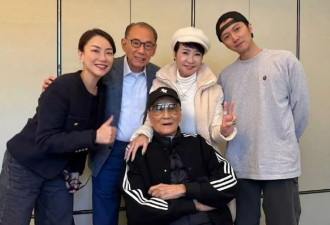 谢贤坐轮椅最新状态曝光，懒理小49岁旧爱翻旧账