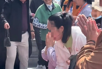 观音菩萨回故乡，82岁演员左大玢到河南香山寺，游客看到合十鞠躬