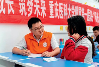那些画下“坏种子”的孩子，被他接住了