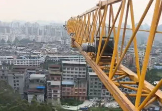 “我不喜欢跟别人说，我是开塔吊的”