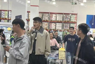 山姆偶遇胡兵，本人并没网上夸的那么年轻