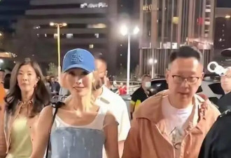 温碧霞亮相草蜢演唱会，疑似没穿内衣露尴尬点，丈夫看手机无视她