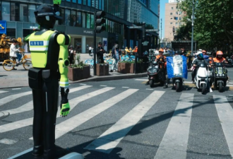 中国首支！机器人交警正式上岗了 现场曝光