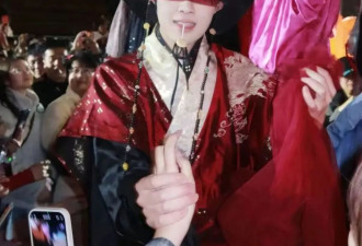 景区擦边，畸形内卷 “小黄鱼”“鸡公”等...
